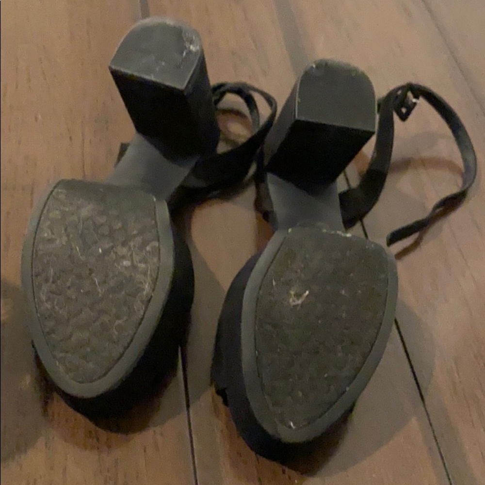 Sandals - Picture 3 of 4